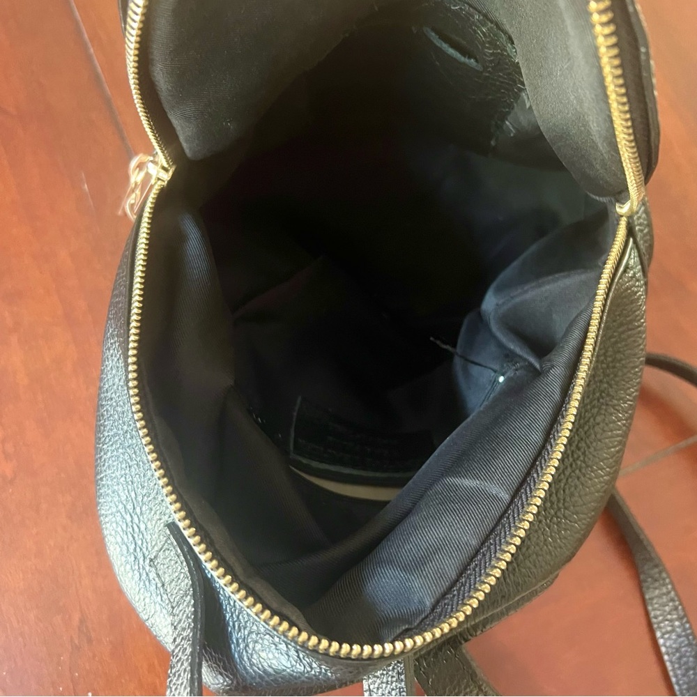 Black Leather backpack brass zippers made in Italy very good condition - Picture 10 of 13